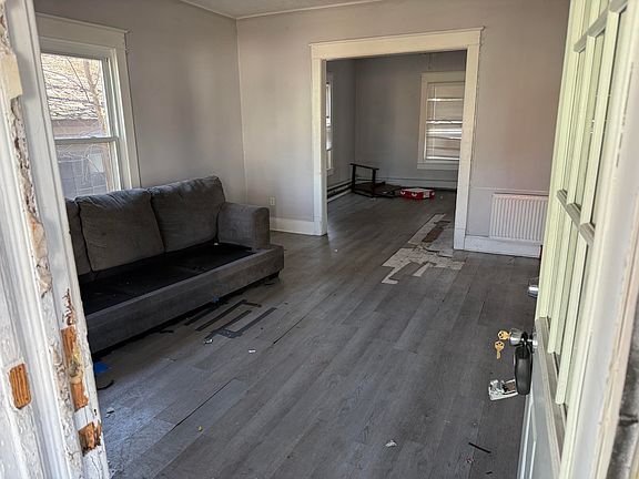 2nd image of 306 Clayton St