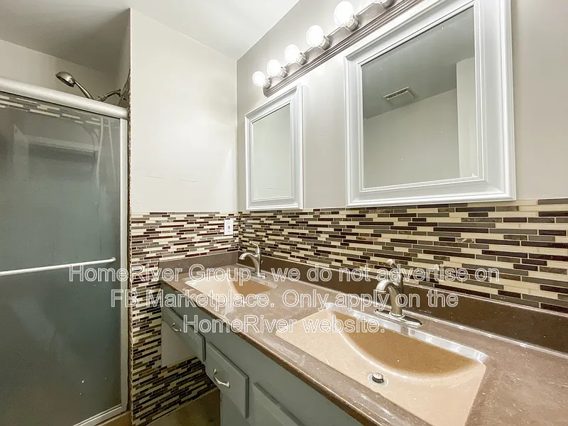 5 bed, 4.0 bath, 1987 sqft, $2,425 — Photo 4