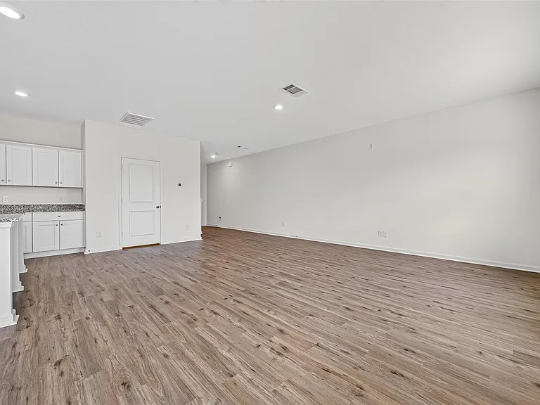 654 Amesbury Rd — Photo 14