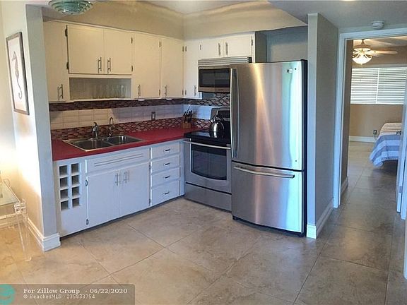 4th image of 2850 30th St #18