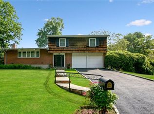 4 Hunt Path, New Rochelle, NY 10804