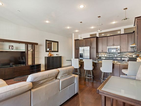 2nd image of 301 5th Ave Unit 613