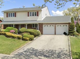 26 Shrub Hollow Rd, Roslyn, NY 11576