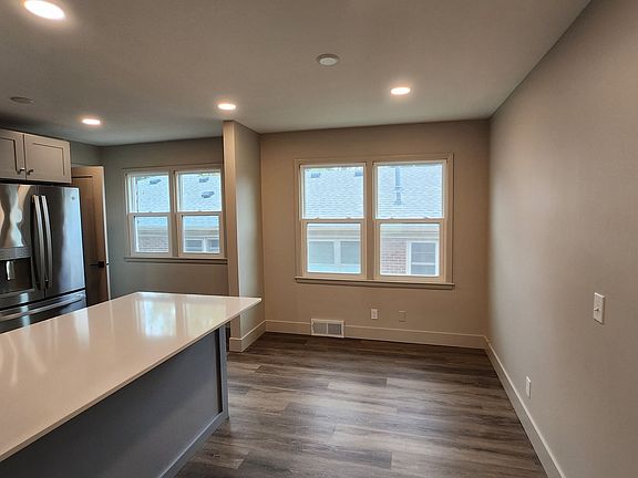 4th image of 5822 Western Ave #5822