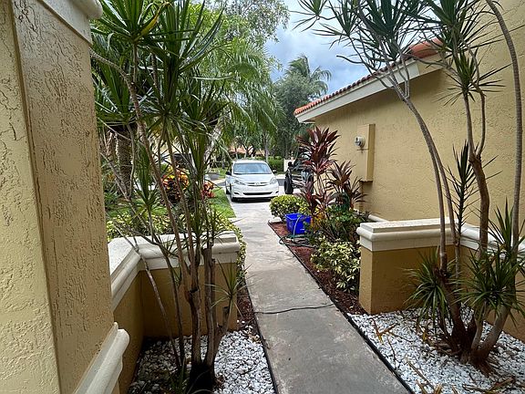 5th image of 1014 Arezzo Cir