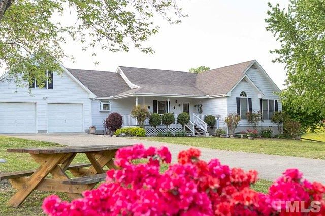 1st image of 215 Saddle Brook Dr