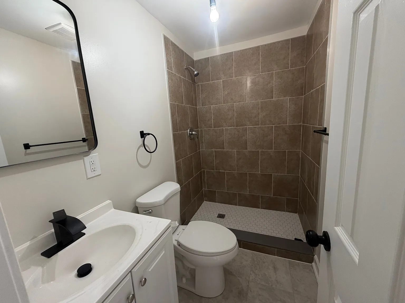 1 bed, 1.0 bath, 600 sqft, $925 — Photo 3