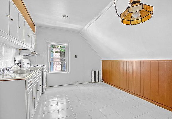 3rd image of 269 E 16th St #3