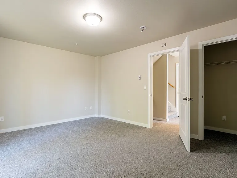 Modern 3 bedroom Townhomes with Garage — Photo 19
