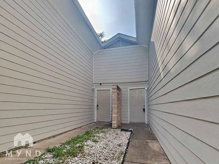 10701 Daryl Cv #B — Photo 13