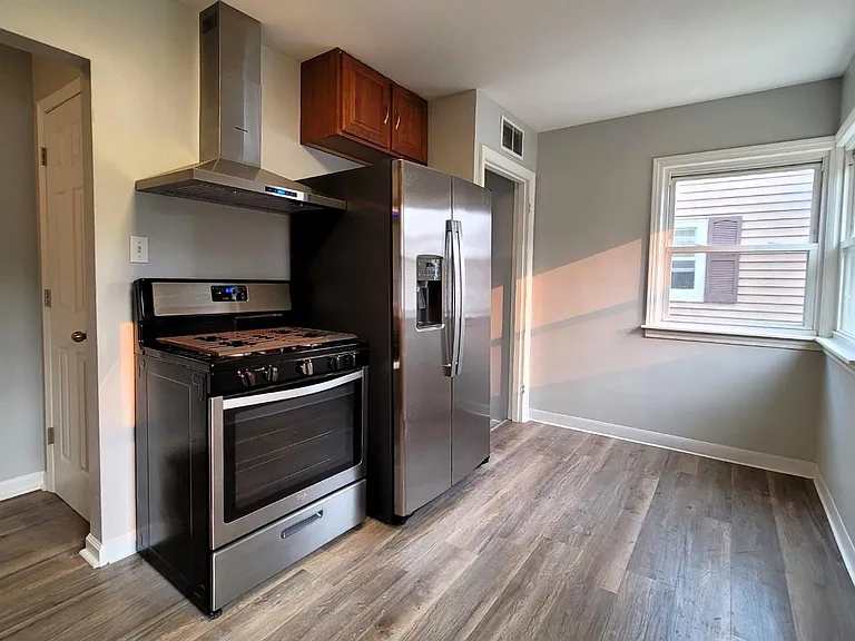 2716 White Oak Ave — Photo 5