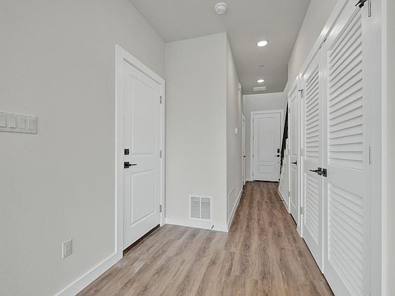 4th image of 104 Creekside Trl #203