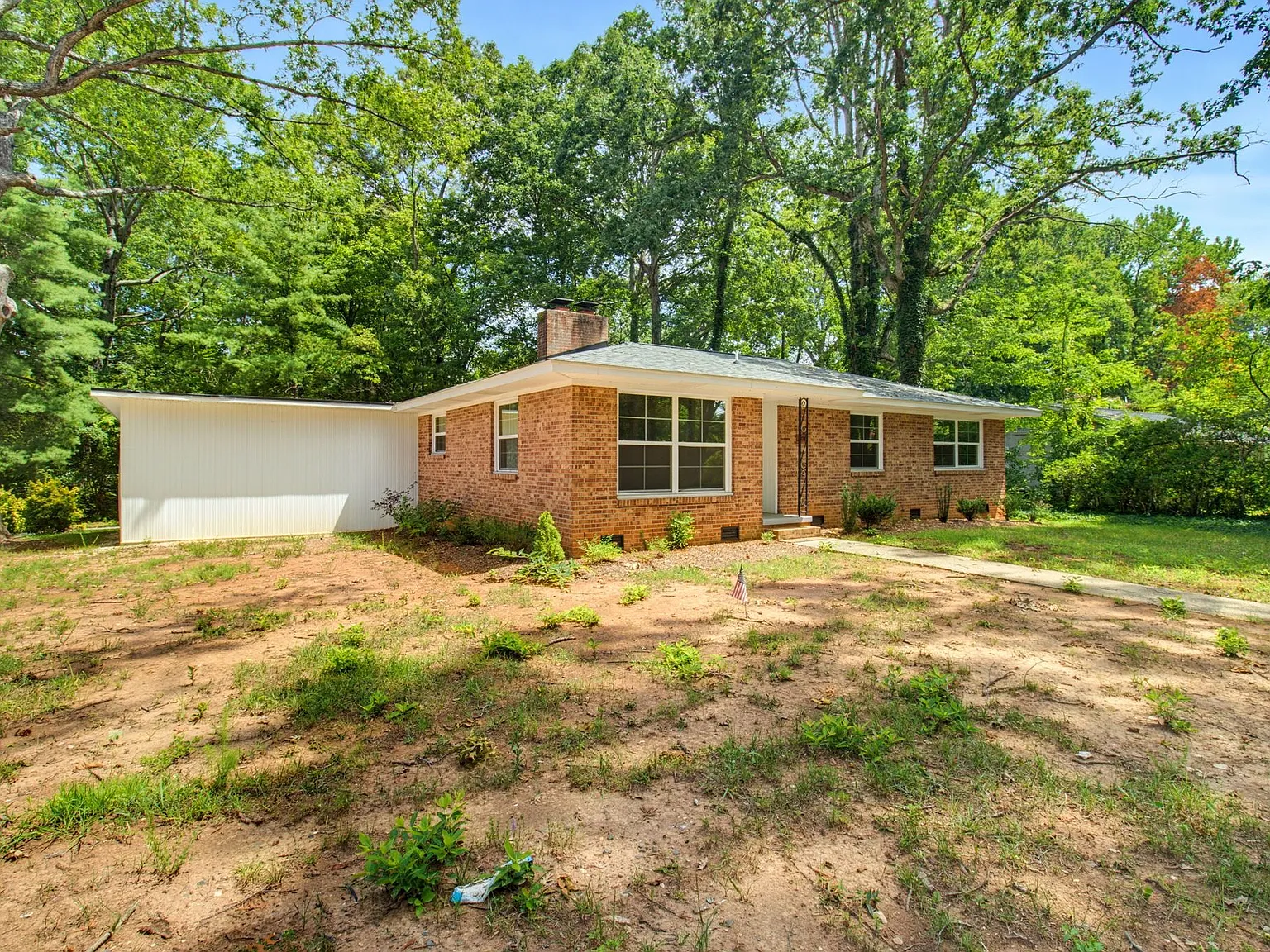3 bed, 2.0 bath, 1400 sqft, $1,900 — Photo 3
