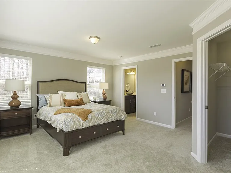 48 Hawkstone Dr — Photo 9