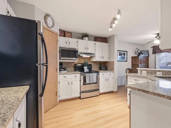 158 S Saratoga Close NE, Calgary, AB T1Y 7A1