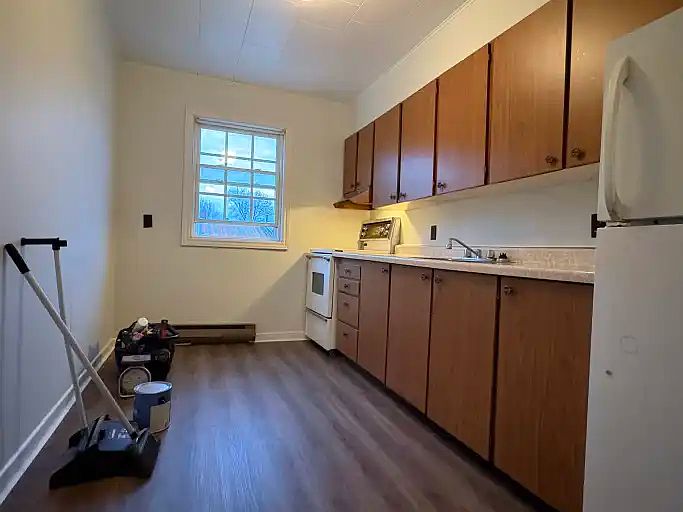 1st image of 36 Thom St #6
