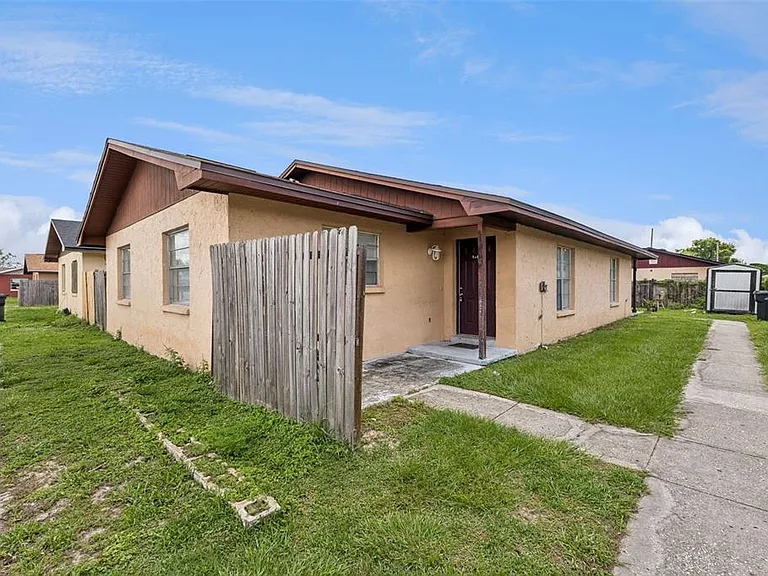1048 Buccaneer Dr — Photo 2