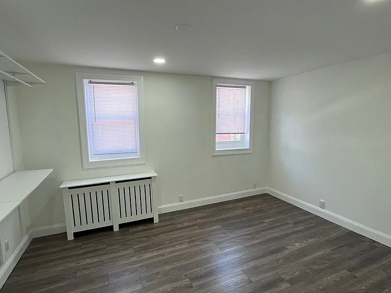 286 Leverington Ave — Photo 6