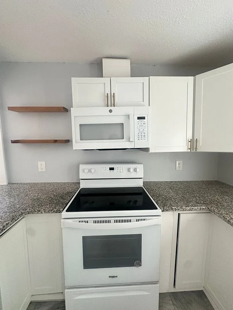 410 Glover Ave — Photo 4