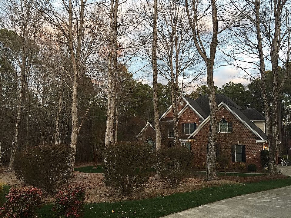 House nestled on 1.5 acres