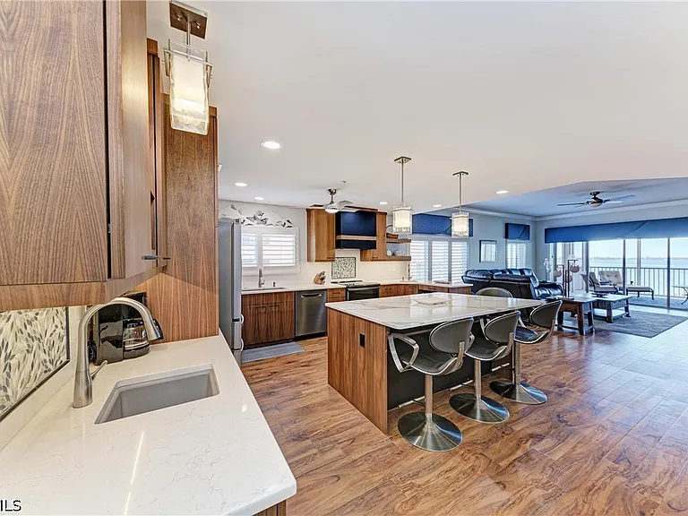 14813 Laguna Dr #401 — Photo 18