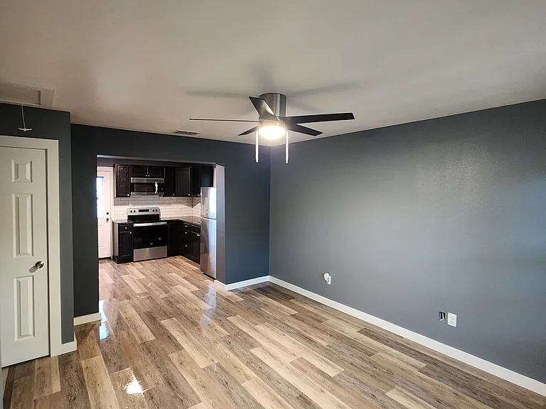 220 Bois D Arc St — Photo 9