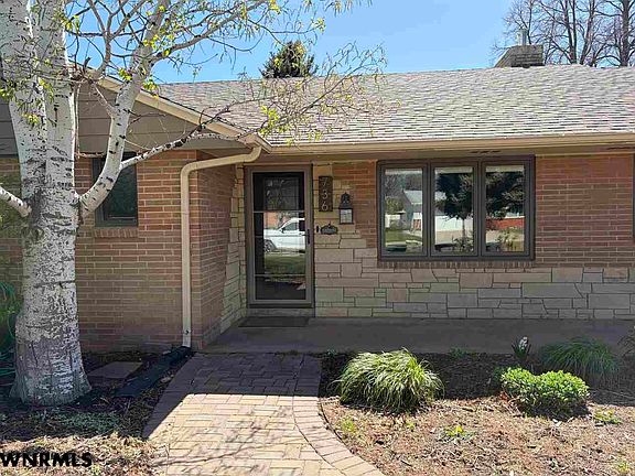 4th image of 736 Hillcrest Dr