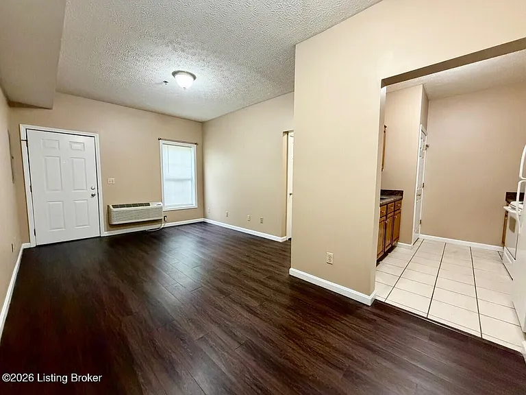 907 E Hackberry St #3 — Photo 3