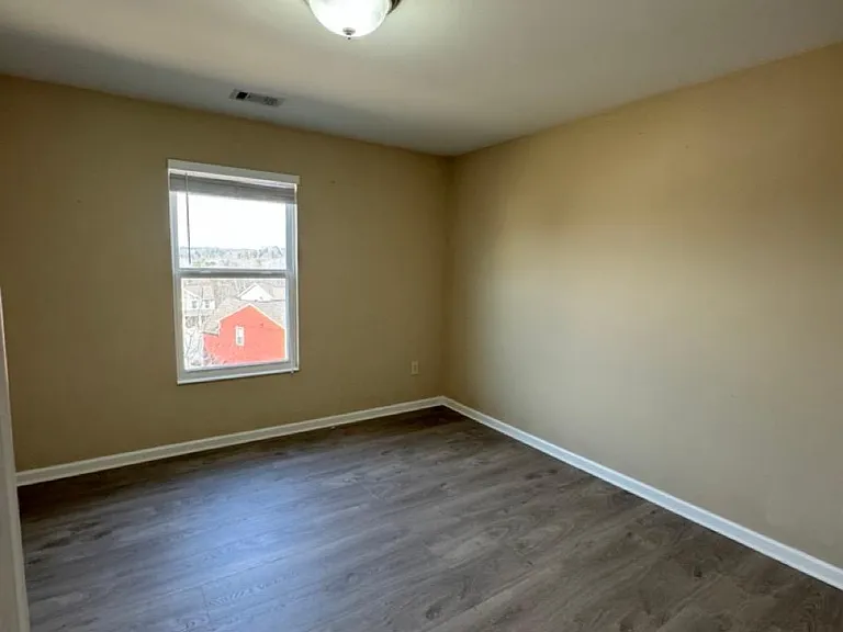 1620 Shire Village Dr — Photo 26