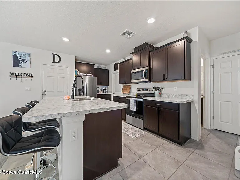 1927 Sloan Ct — Photo 7