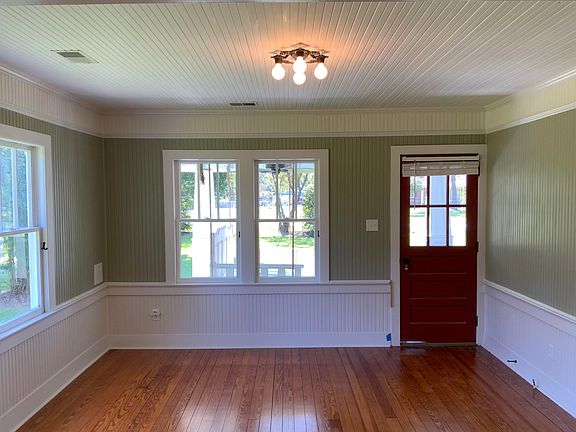 5th image of 224 Embassy Dr