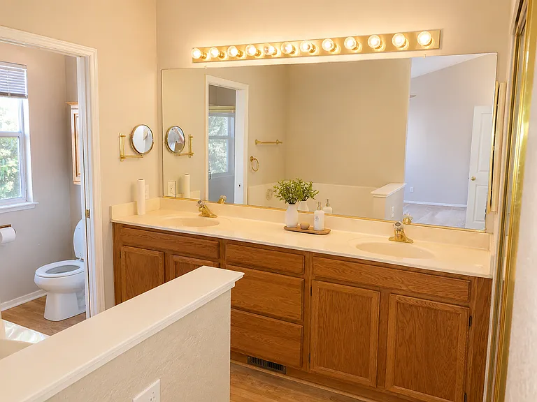 Master Bath, with dual sinks, separate tub and shower and large walk in closet.