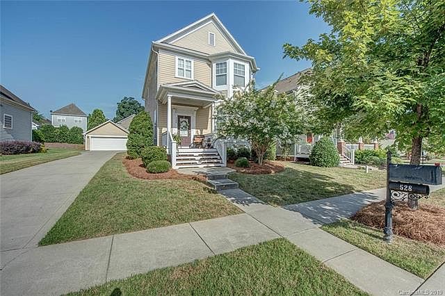 1st image of 528 Lakeview Dr