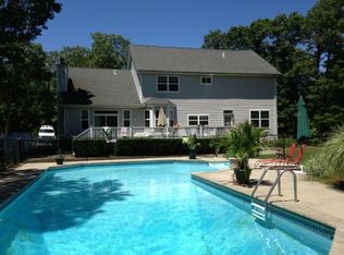 21 Old Country Rd, East Quogue, NY 11942