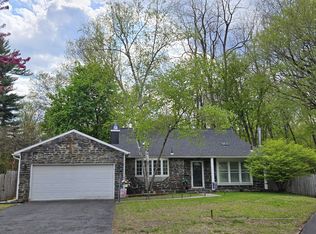 6 Hawthorne Ct, Clifton Park, NY 12065