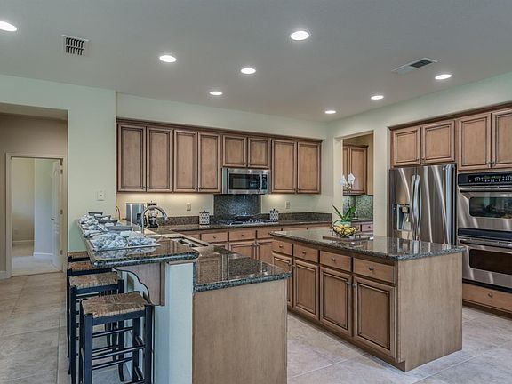 5th image of 7026 Hearst Dr