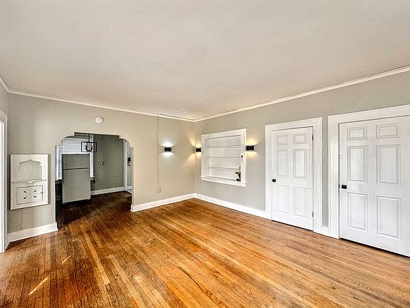 5th image of 128 W Magnolia Ave APT 2