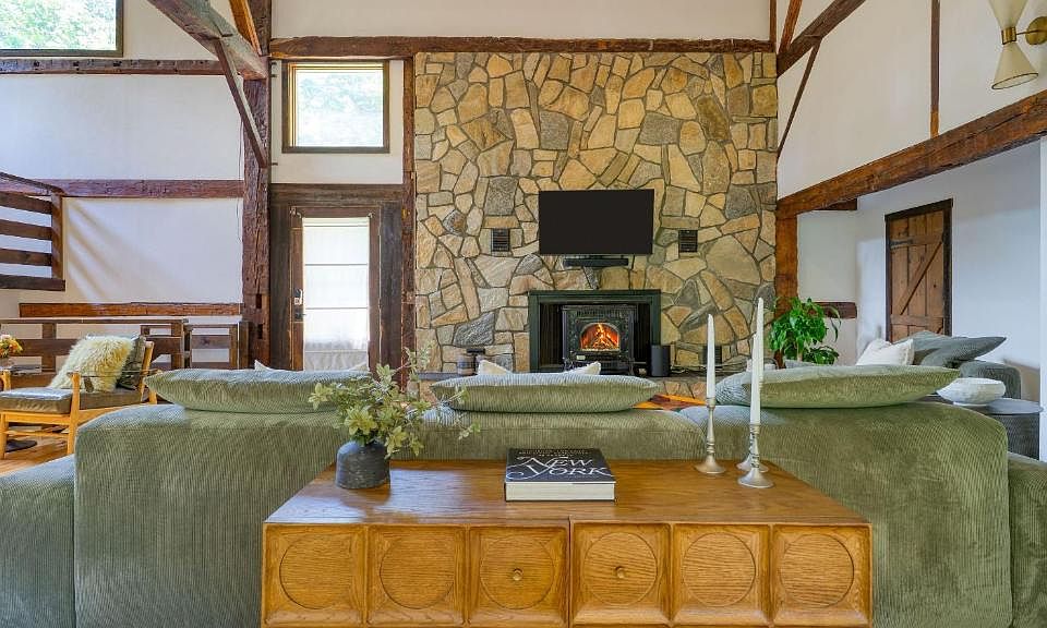 1st image of 5 Longview Rd #1