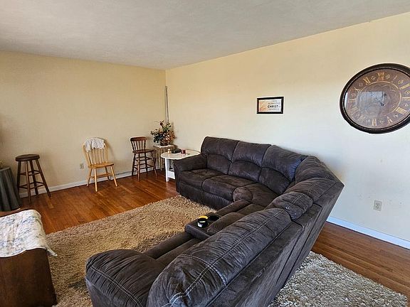 3rd image of 210 N Market St