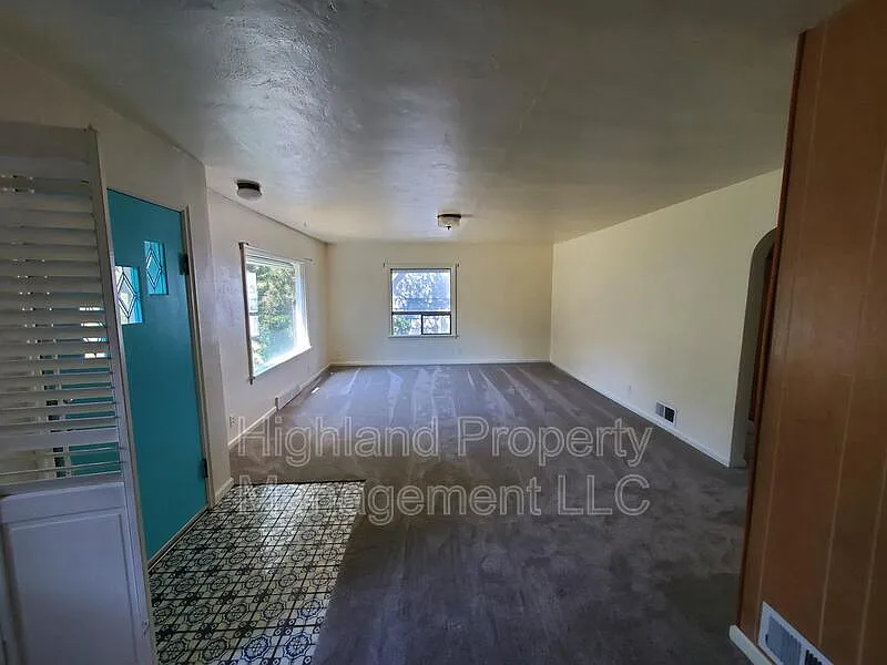Building Photo - 152 SE Water St #A