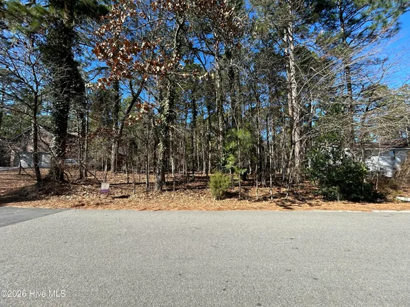 615 Lake Forest Drive SE, Pinehurst, NC 28374
