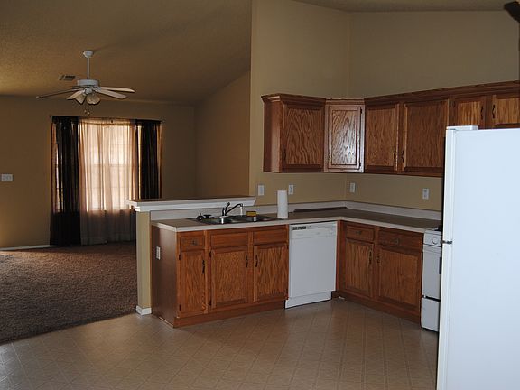3rd image of 1106 W 22nd St