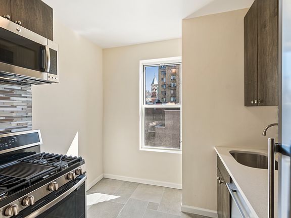2nd image of 19 Christopher St APT 21
