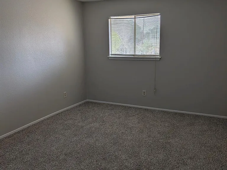 3258 Continental Dr — Photo 8