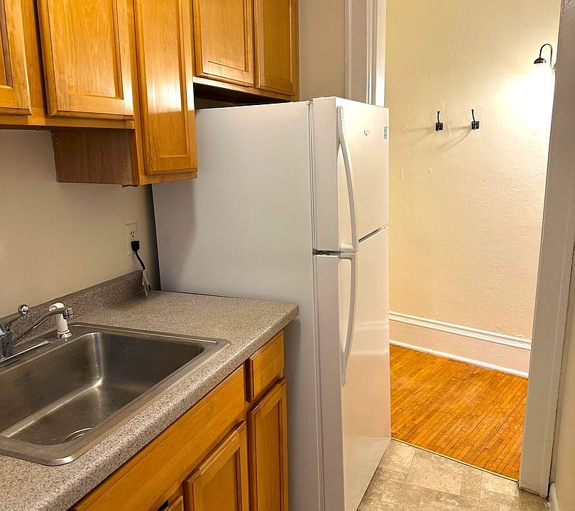 1st image of 2121 Hennepin Ave S #202