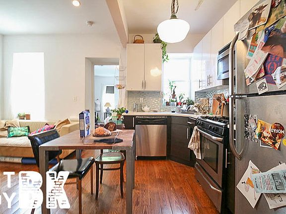 5th image of 482 Van Buren St #3A