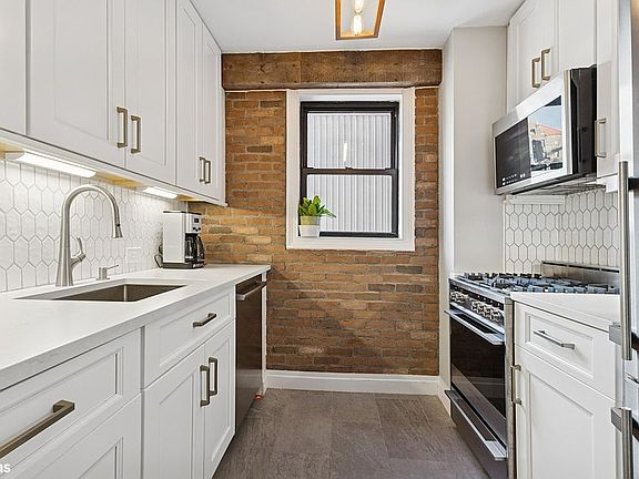4th image of 330 3rd Ave APT 12J
