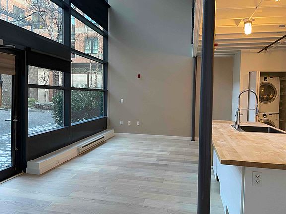 4th image of 251 Heath St