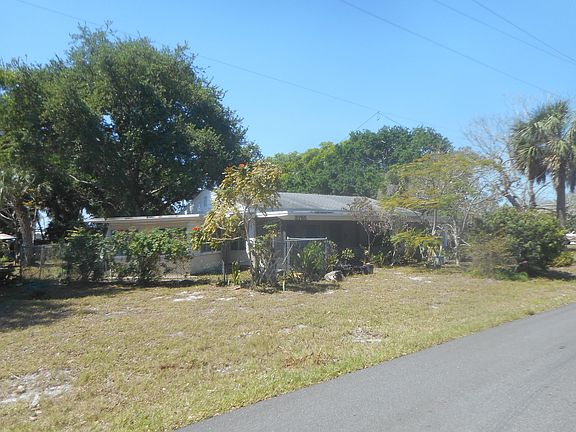 3rd image of 3755 Lakeview Dr