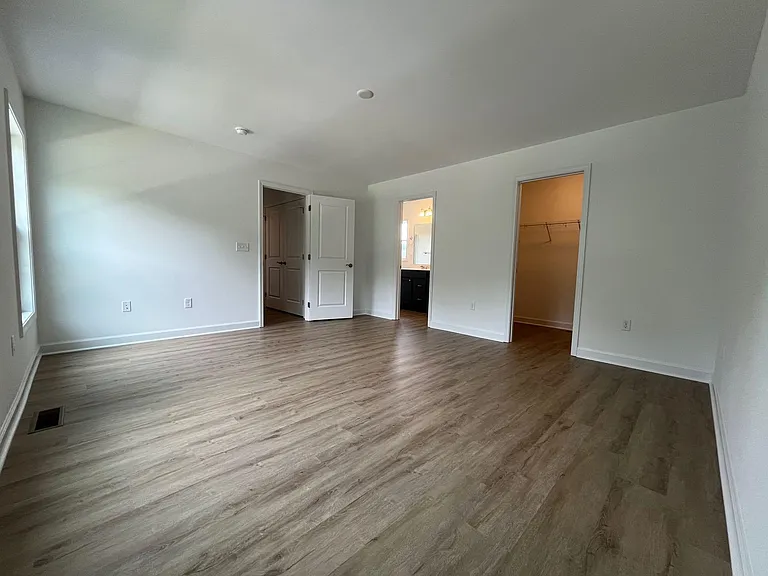 3141 Belle Ave NE — Photo 5